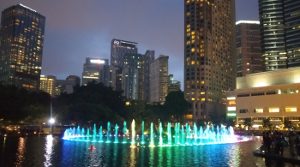 Springbrunnen bei den Petronas Tower